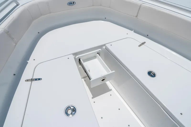 Slide: The Image of Sea Hunt Ultra 305 SE 2026 - 29