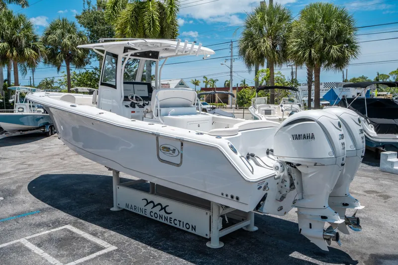 Slide: The Image of Sea Hunt Ultra 305 SE 2026 - 4