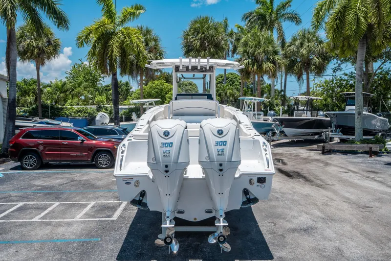 Slide: The Image of Sea Hunt Ultra 305 SE 2026 - 3