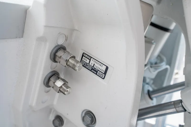 Slide: The Image of Sea Hunt Ultra 305 SE 2026 - 33