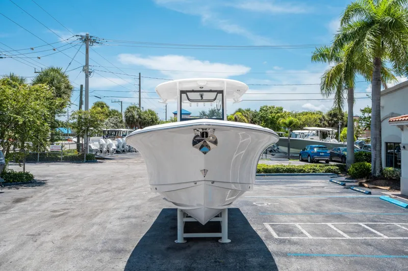 Slide: The Image of Sea Hunt Ultra 305 SE 2026 - 7