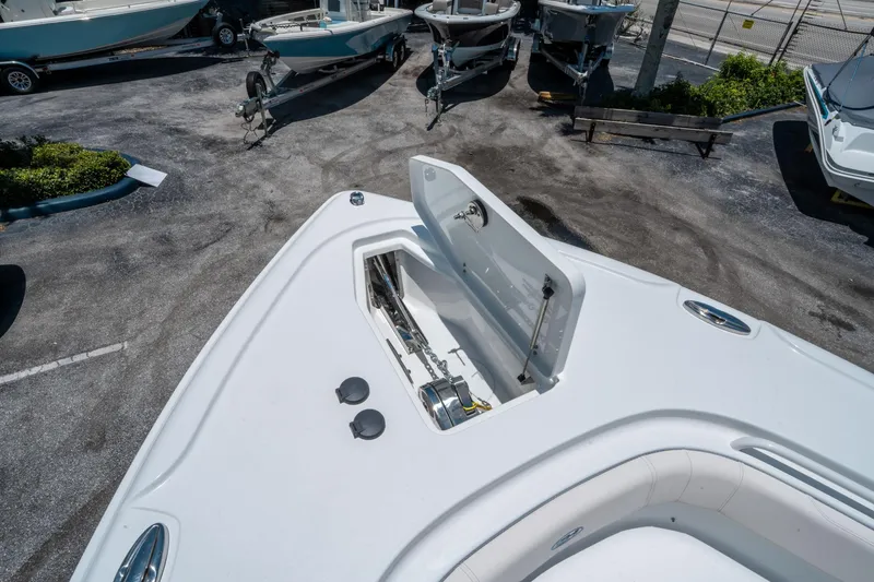 Slide: The Image of Sea Hunt Ultra 305 SE 2026 - 30