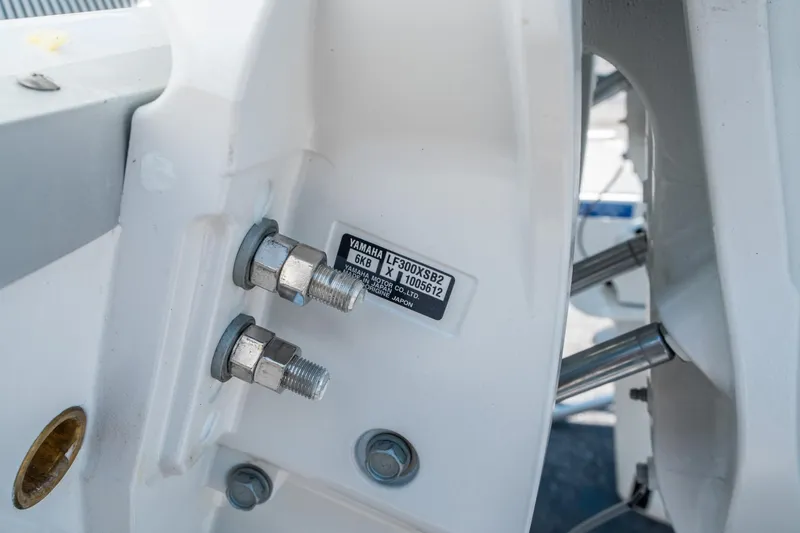 Slide: The Image of Sea Hunt Ultra 305 SE 2026 - 32