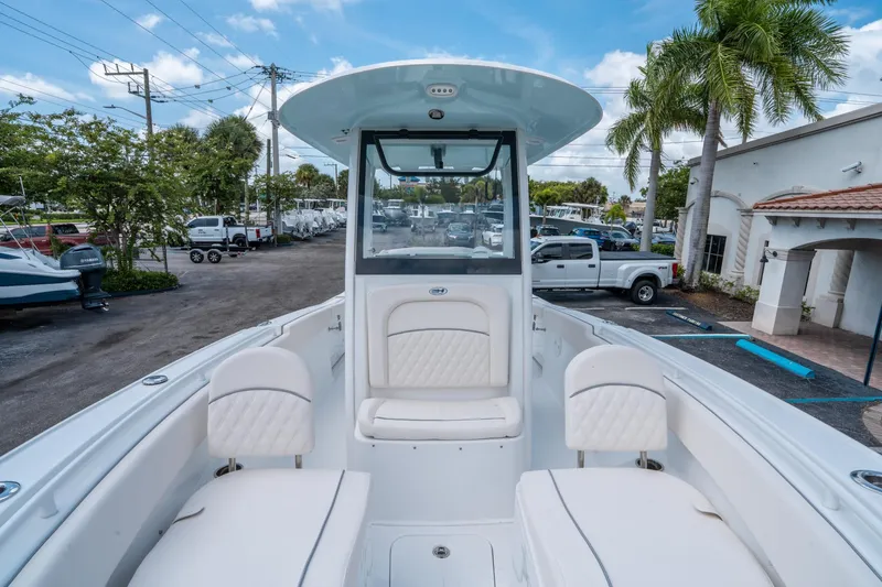 Slide: The Image of Sea Hunt Ultra 255 SE 2026 - 27