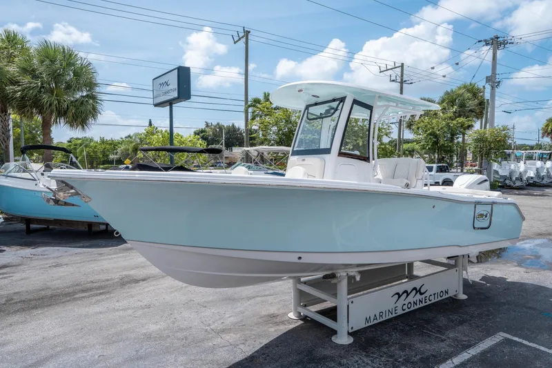 Slide: The Image of Sea Hunt Ultra 255 SE 2026 - 6