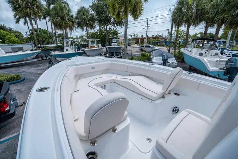 Slide: The Image of Sea Hunt Ultra 255 SE 2026 - 22