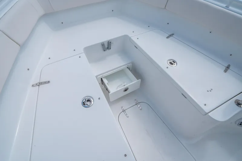 Slide: The Image of Sea Hunt Ultra 255 SE 2026 - 25