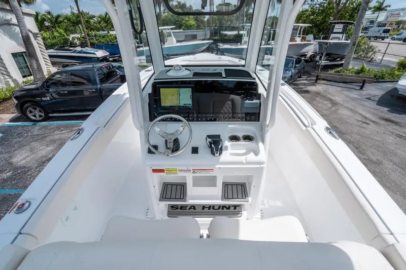 Slide: The Image of Sea Hunt Ultra 255 SE 2026 - 17