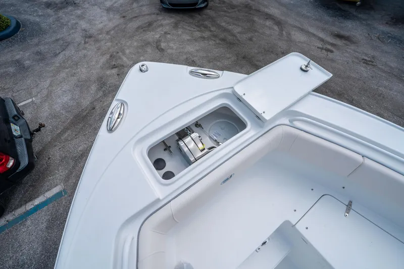 Slide: The Image of Sea Hunt Ultra 255 SE 2026 - 26