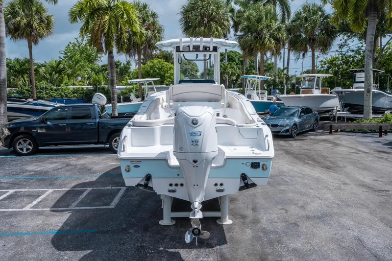 Slide: The Image of Sea Hunt Ultra 255 SE 2026 - 3