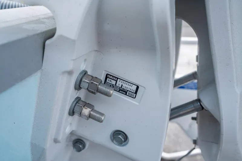 Slide: The Image of Sea Hunt Ultra 255 SE 2026 - 28