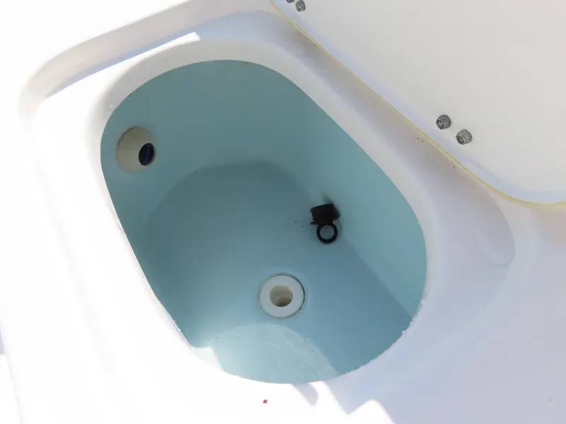 Slide: The Image of Livewell compartment on a 2017 Sea Hunt Gamefish 27 boat. - 10