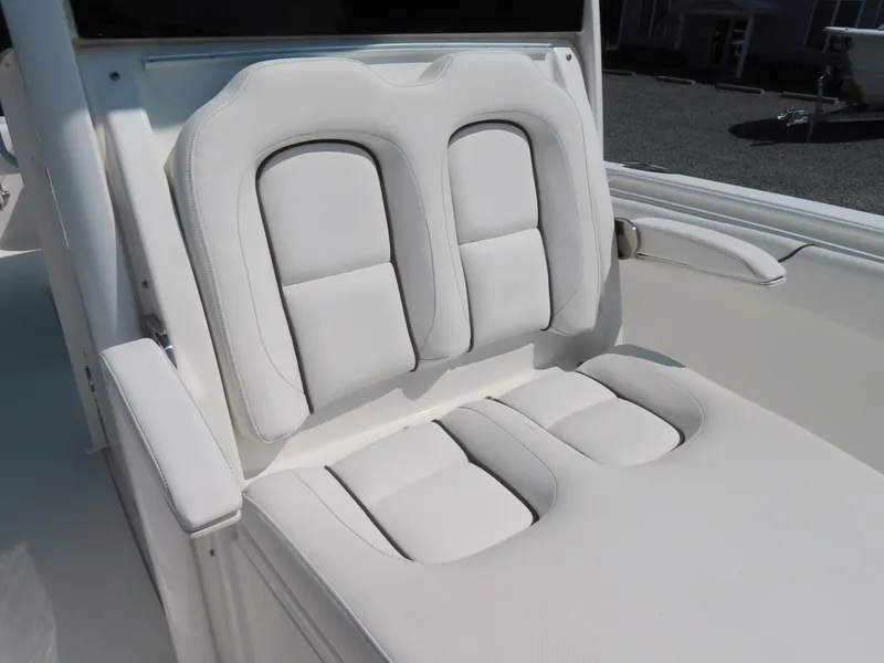 Slide: The Image of 2017 Sea Hunt Gamefish 27 boat seat with white cushioned upholstery. - 18