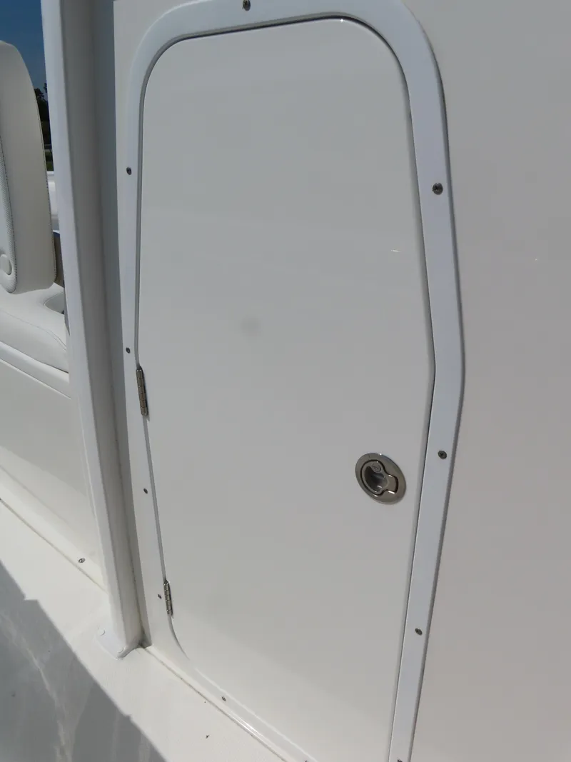 Slide: The Image of 2017 Sea Hunt Gamefish 27 boat hatch door, white with metal handle. - 19