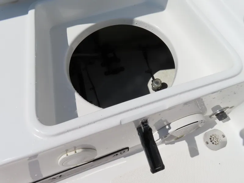 Slide: The Image of Livewell compartment on a 2016 Sea Hunt Ultra 234 boat. - 44