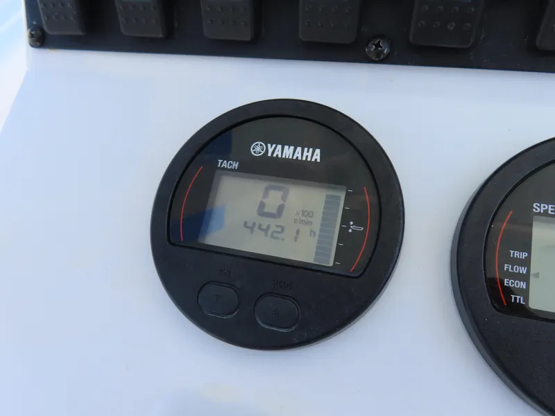 Slide: The Image of Yamaha tachometer on 2019 Sea Hunt Ultra 234 boat dashboard, displaying 442.1 hours. - 23