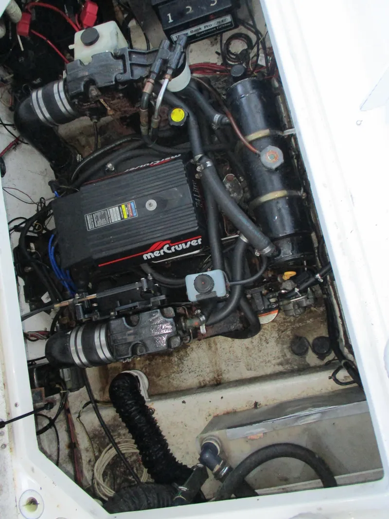 Slide: The Image of Engine compartment of a 1998 Bayliner 2855 Ciera Sunbridge with MerCruiser engine. - 31
