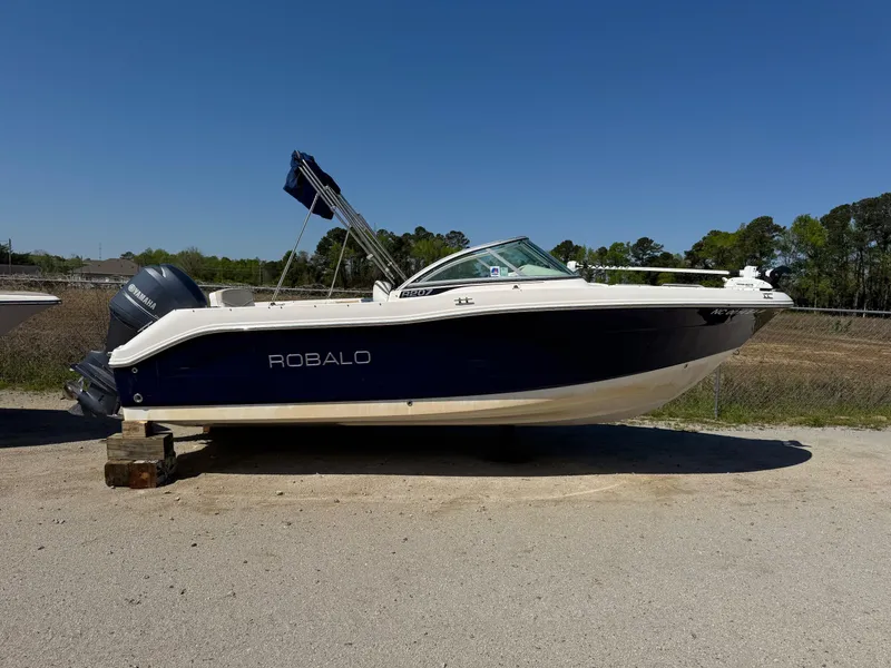 The Image of 2014 Robalo R207 Dual Console boat on display outdoors. - 1