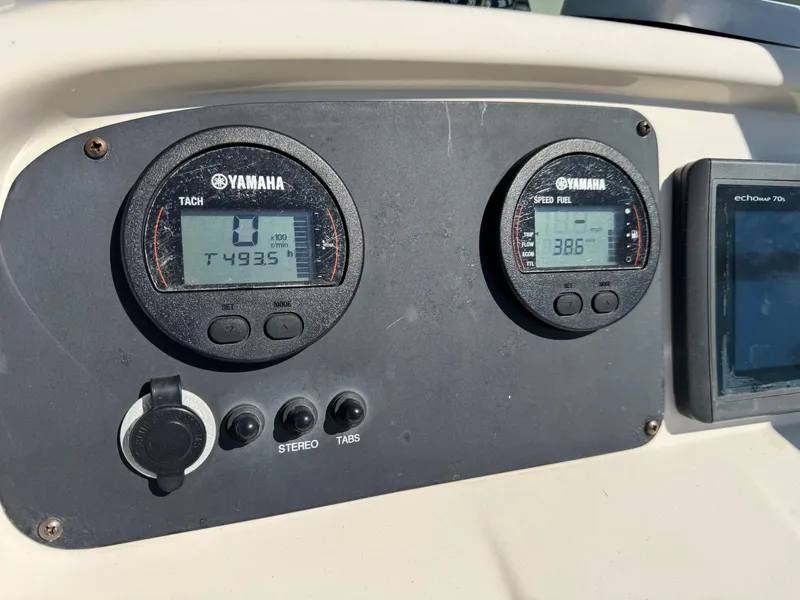 Slide: The Image of Yamaha gauges on 2014 Robalo R207 Dual Console boat dashboard. - 10