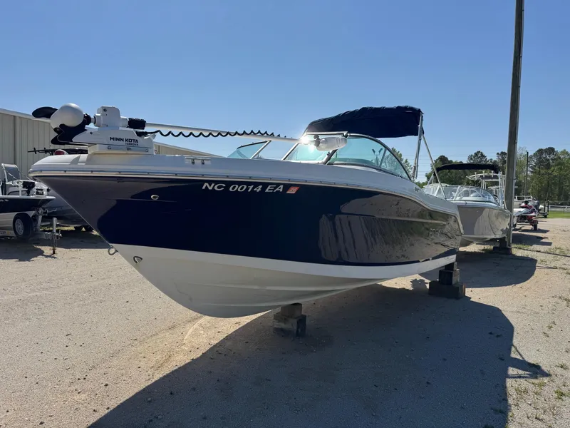 Slide: The Image of 2014 Robalo R207 Dual Console boat on display, featuring Minn Kota trolling motor. - 3