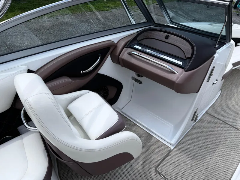 Slide: The Image of Interior of 2013 Cobalt 262 boat with white and brown seating and dashboard. - 7