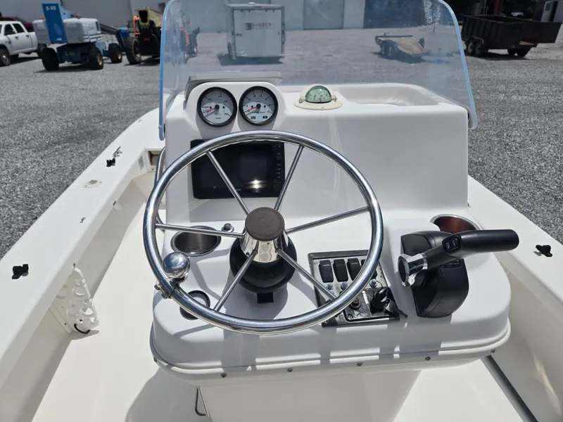 Slide: The Image of Everglades 200 Center Console 2006 - 8