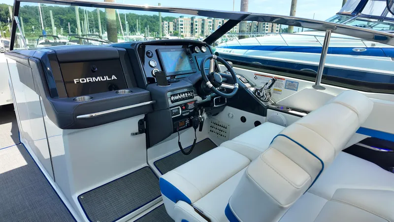 Slide: The Image of Formula 330 Crossover Bowrider 2020 - 11