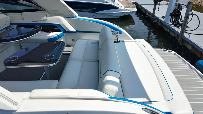 Slide: The Image of Formula 330 Crossover Bowrider 2020 - 15