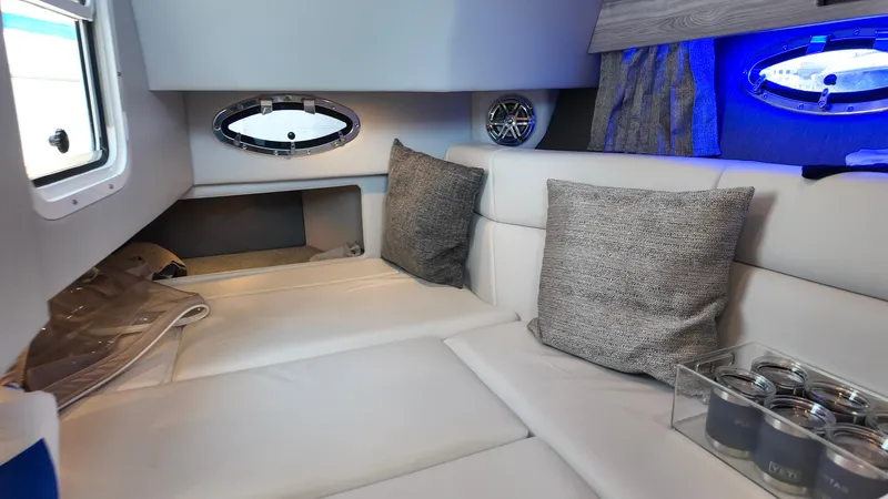 Slide: The Image of Formula 330 Crossover Bowrider 2020 - 24