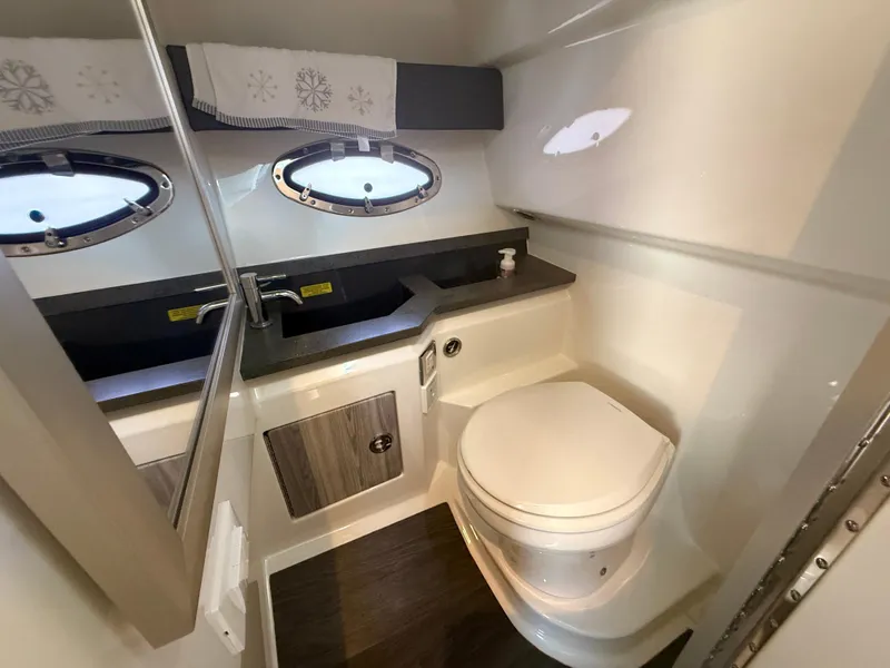 Slide: The Image of Formula 330 Crossover Bowrider 2020 - 28