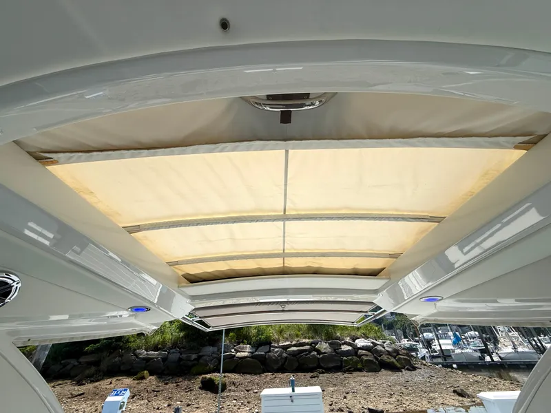 Slide: The Image of Formula 330 Crossover Bowrider 2020 - 29