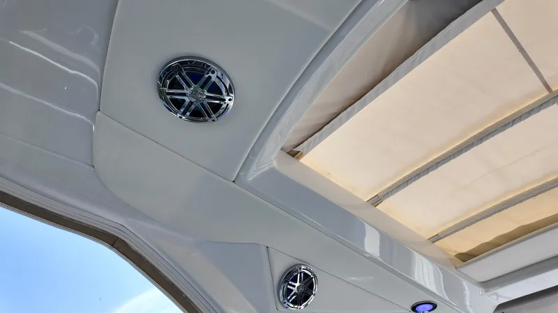 Slide: The Image of Formula 330 Crossover Bowrider 2020 - 30