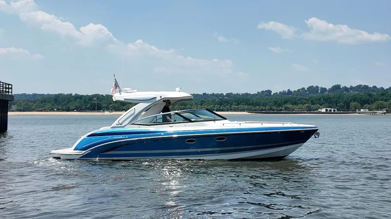 Slide: The Image of Formula 330 Crossover Bowrider 2020 - 39