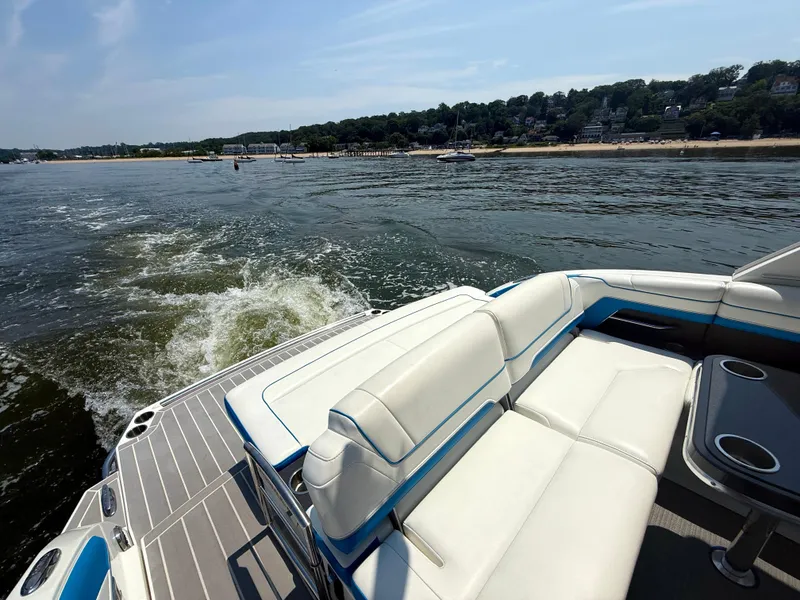 Slide: The Image of Formula 330 Crossover Bowrider 2020 - 4