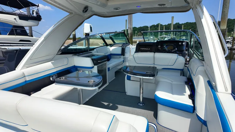 Slide: The Image of Formula 330 Crossover Bowrider 2020 - 7