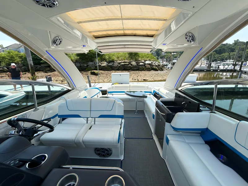 Slide: The Image of Formula 330 Crossover Bowrider 2020 - 9