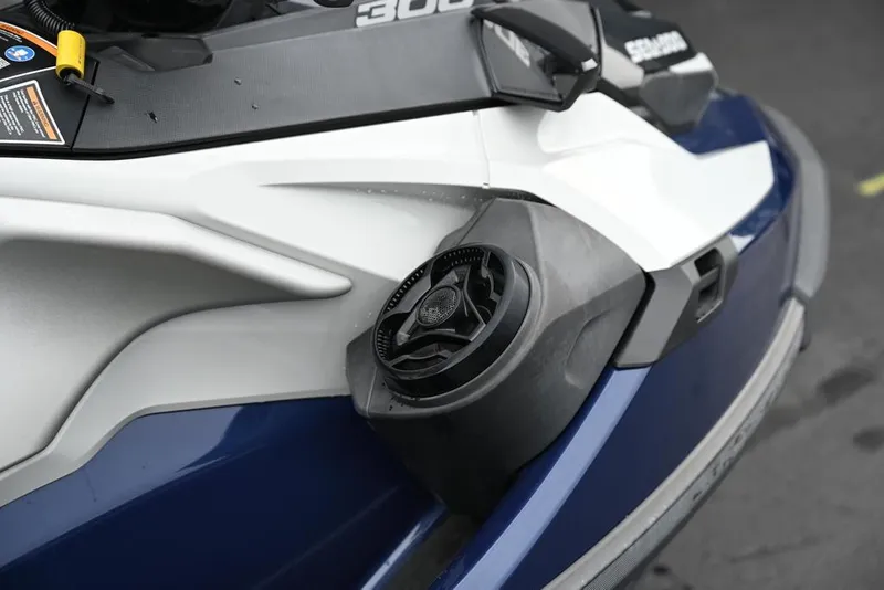Slide: The Image of Sea-Doo GTX Limited 300 Blue Abyss 2024 - 17