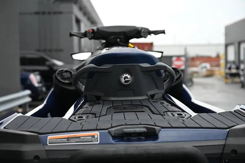 Slide: The Image of Sea-Doo GTX Limited 300 Blue Abyss 2024 - 20