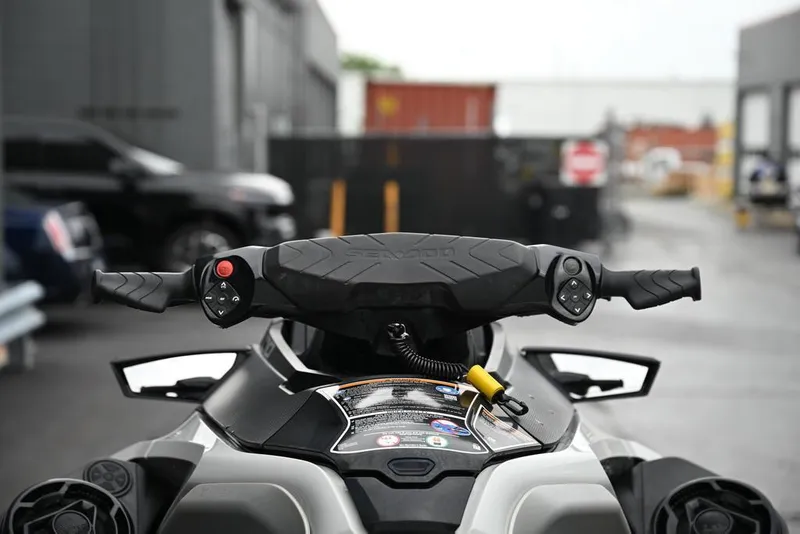 Slide: The Image of Sea-Doo GTX Limited 300 Blue Abyss 2024 - 21