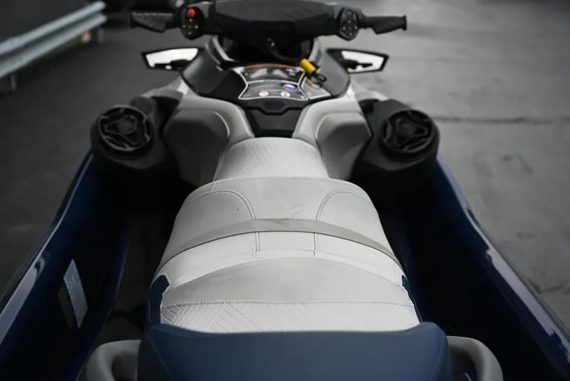 Slide: The Image of Sea-Doo GTX Limited 300 Blue Abyss 2024 - 22