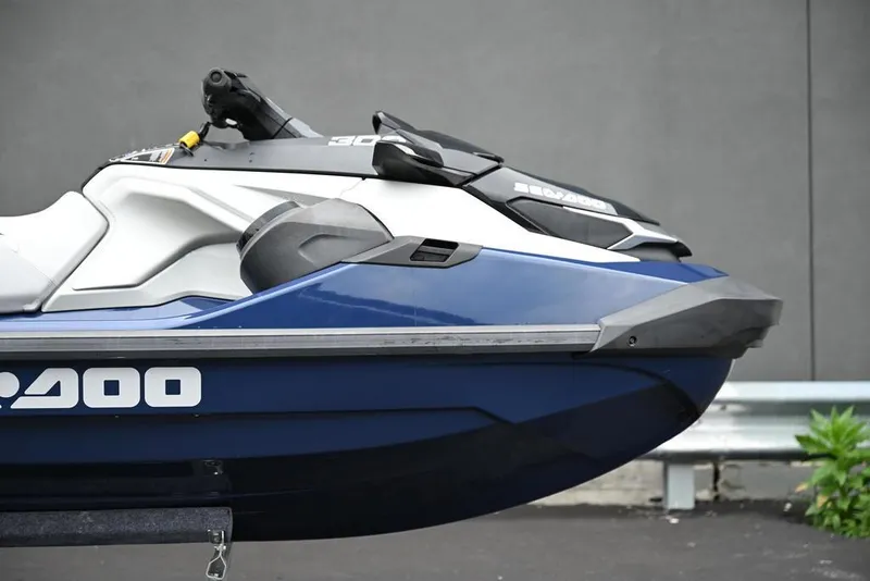 Slide: The Image of Sea-Doo GTX Limited 300 Blue Abyss 2024 - 27