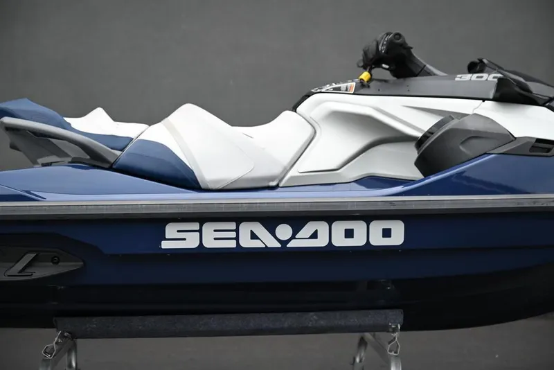 Slide: The Image of Sea-Doo GTX Limited 300 Blue Abyss 2024 - 28