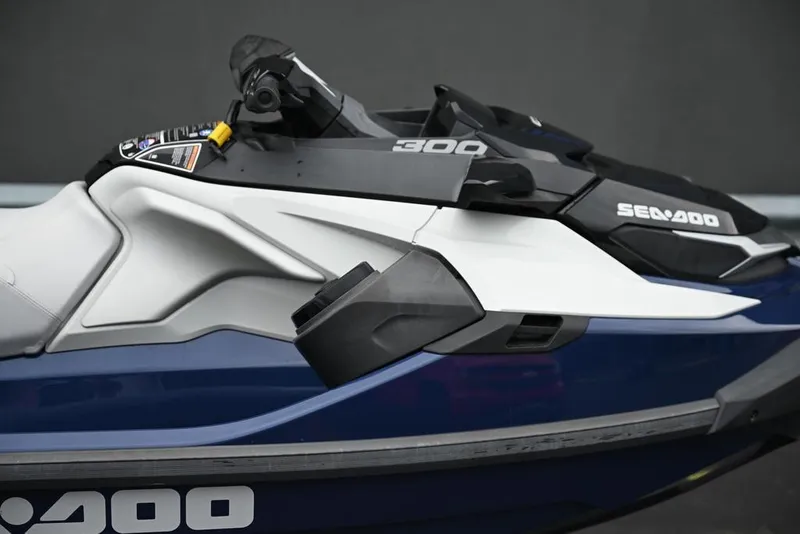 Slide: The Image of Sea-Doo GTX Limited 300 Blue Abyss 2024 - 32