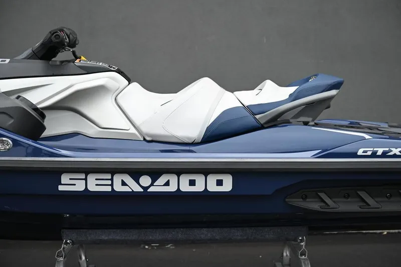 Slide: The Image of Sea-Doo GTX Limited 300 Blue Abyss 2024 - 4