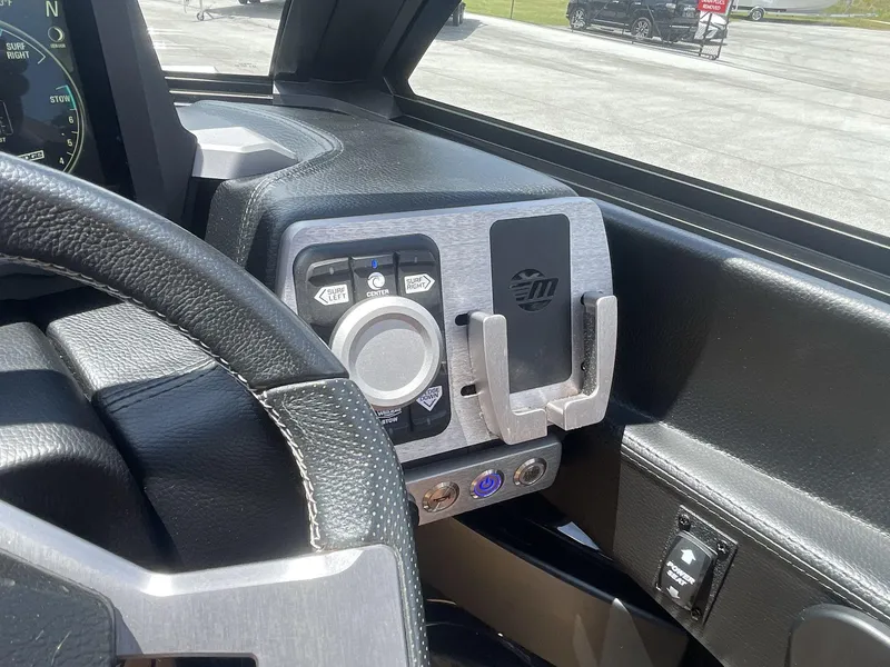 Slide: The Image of Dashboard controls of 2022 Malibu Wakesetter 23 LSV boat. - 27