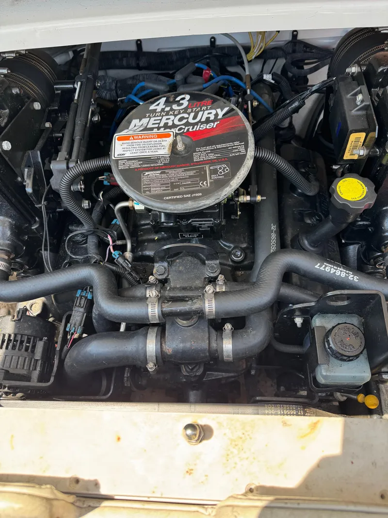Slide: The Image of 2007 Crownline 19SS boat engine, featuring a 4.3L Mercury Cruiser motor. - 10