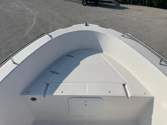 Slide: The Image of 2004 Sea Hunt Triton 186 boat interior, featuring a clean, spacious bow area. - 4