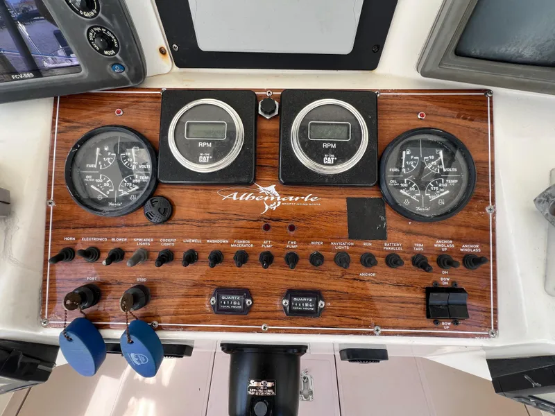 Slide: The Image of Albemarle 305 Express Fisherman 1997 - 10