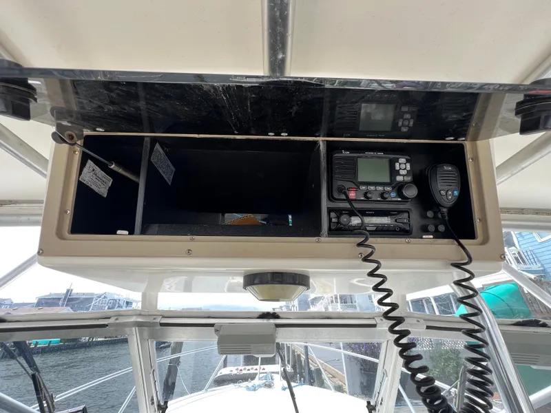 Slide: The Image of Albemarle 305 Express Fisherman 1997 - 11