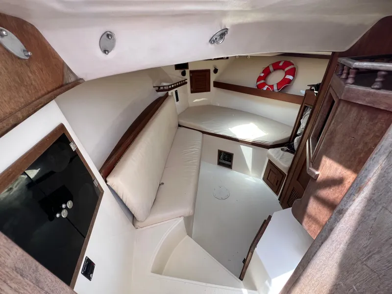 Slide: The Image of Albemarle 305 Express Fisherman 1997 - 13